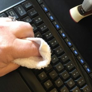 Cleaning keyboard